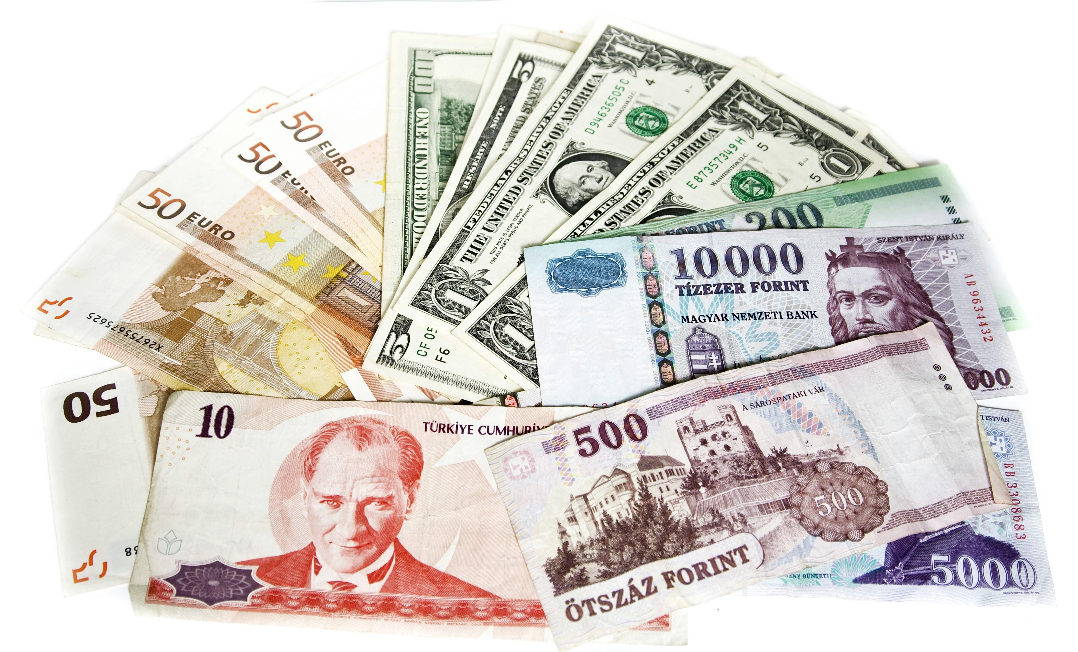 Кредиты в национальной валюте. Иностранные деньги. Купюры разных валют. Иностранная валюта. Деньги разные.